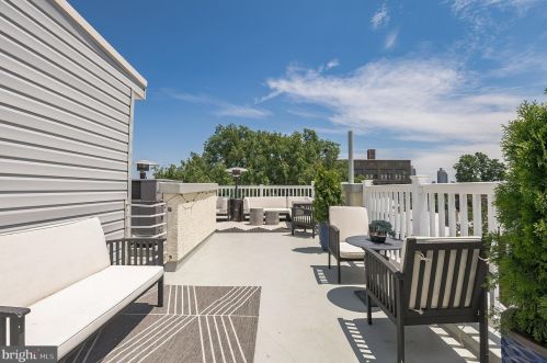 1018 Leithgow St, Philadelphia PA  19123-1421 exterior