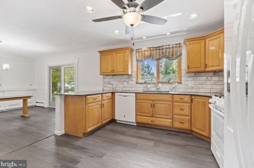 8 Maddock Dr, Trenton NJ 08628-2308 exterior