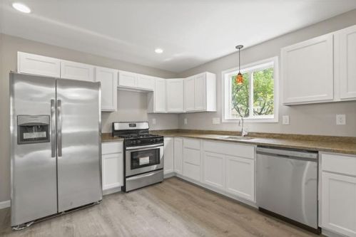 51 Sanderson St, Springfield MA  01107 exterior