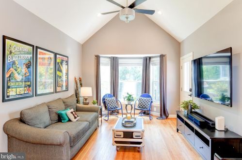 716 Beall Ave, Rockville MD 20850-2107 exterior