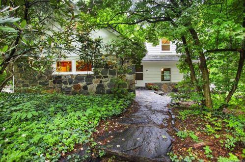 127 Old Mount Kisco Rd, Armonk, NY 10504-1435