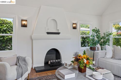 20 Hopkins Ct, Berkeley CA 94706-2511 exterior