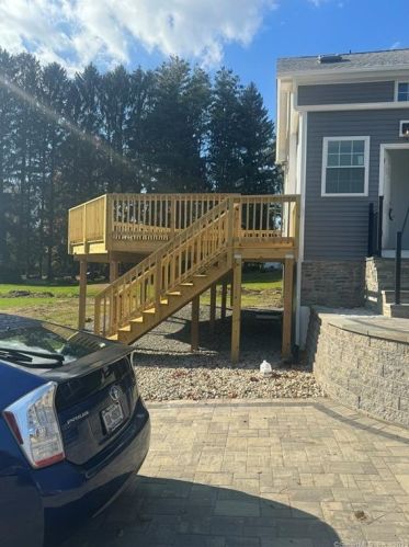 77 Prospect Hill Rd, Windsor CT  06095-1642 exterior