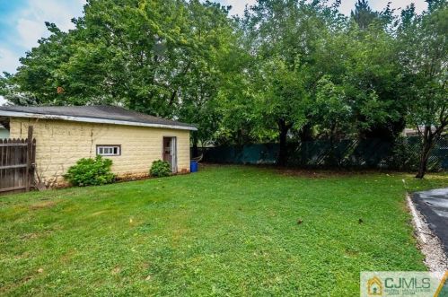 404 Avenel St, Avenel NJ 07001-1709 exterior