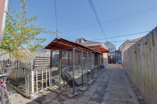 4327 Sacramento, Chicago IL 60655-2302 exterior