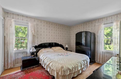 502 Spooner Rd, Milwaukee WI 53217-2829 exterior