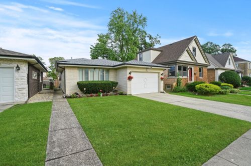 2235 77th Ct, Chicago, IL 60707-3019