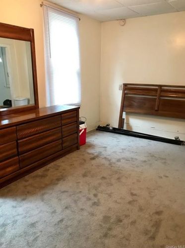 19 Beattie Ave, Middletown NY 10940-4002 exterior