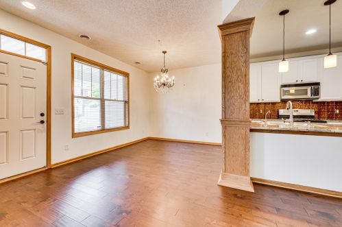 1932 Shamrock Pl, Chaska MN 55318-5405 exterior