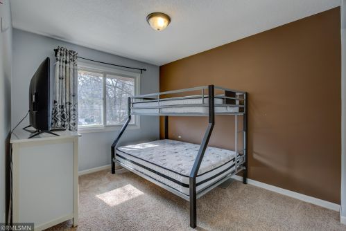 275 Burlington Rd, Saint Paul MN 55119-5376 exterior