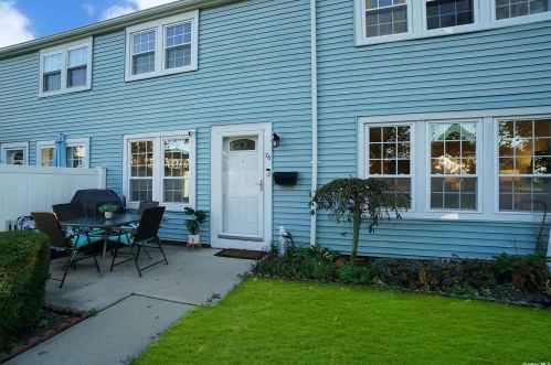 76 Whalers Cv, Babylon, NY 11702-2920