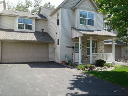 1038 Courtney Cir, Chaska, MN 55318-2257