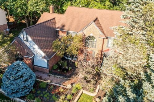 25682 Arcadia Dr, Novi, MI 48374-2441