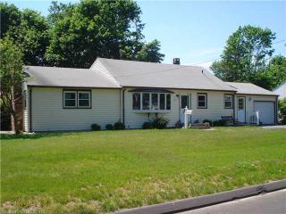 106 Harbor Pkwy, Clinton, CT 06413-2608