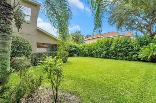 10246 Evergreen Hill Dr, Tampa FL 33647-2944 exterior