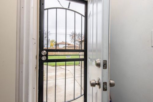 4625 74, Milwaukee WI 53218-4750 exterior