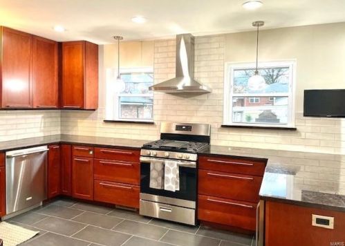 5487 Pernod Ave, Saint Louis MO 63139-1505 exterior