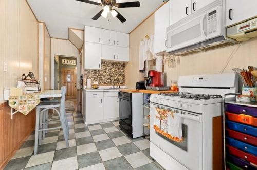 4047 Drake Ave, Chicago IL 60659-3207 exterior