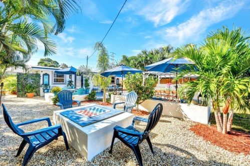 821 91 Ave, Naples FL 34108-2426 exterior