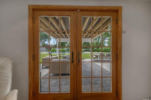 6 Bethal Ln, Commack NY 11725-1003 exterior