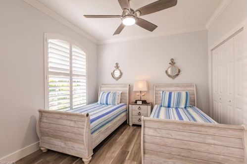 561 94 Ave, Naples FL 34108-2445 exterior