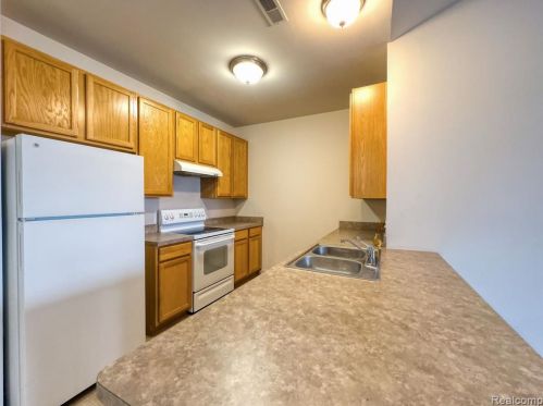 1156 Alameda Blvd, Troy MI  48085-6734 exterior