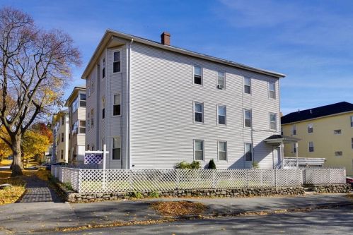 10 Bedford Ave, Worcester MA 01604-4739 exterior