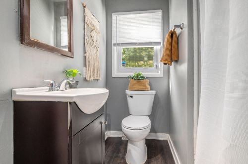 1629 Cobb Ave, Kalamazoo MI 49007-1707 exterior