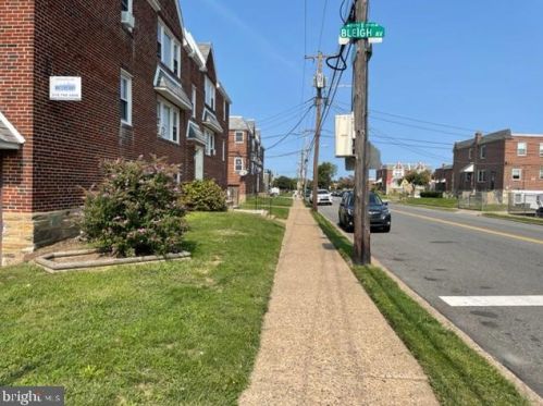 7400 Large St, Philadelphia, PA 19152-4218