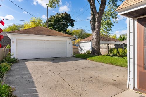 2233 63, Milwaukee WI 53213-1558 exterior