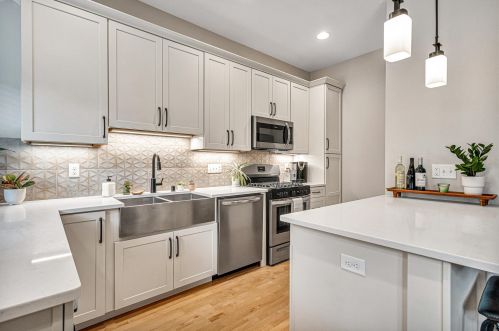 1411 Potter Ave, Milwaukee WI 53207-2115 exterior