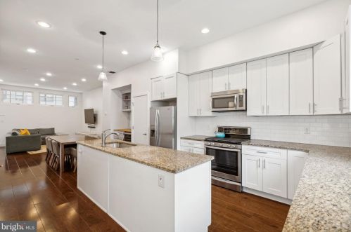 1324 Howard St, Philadelphia PA 19122-2445 exterior