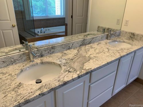 301 Fairways Ln, Lyndon Twp MI 48118-2130 exterior