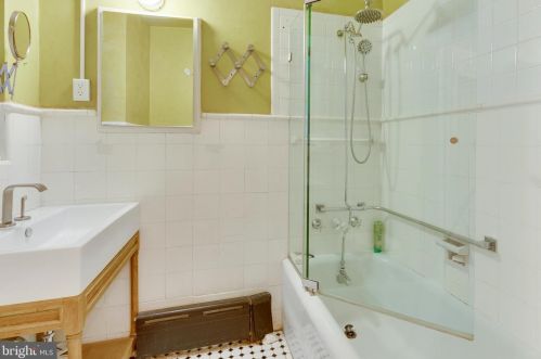 1026 16th St, Washington DC 20002-2969 exterior