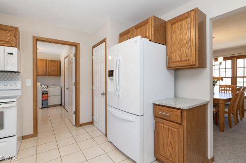 10400 Roger St, Kalamazoo MI 49002-7185 exterior