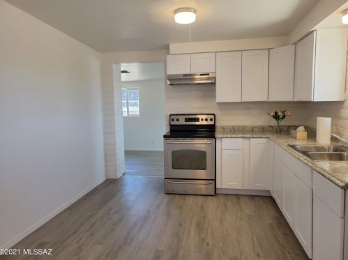 4941 La Cholla Blvd, Tucson AZ  85705-1260 exterior