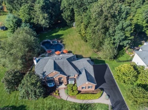 6 Cornell Dr, Dover NJ 07869-3537 exterior