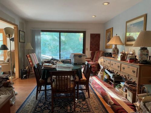 95 Covington Dr, Milford CT 06461-1804 exterior