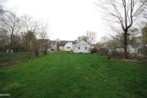 728 Campbell Ave, Kalamazoo MI 49006-3083 exterior