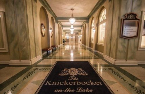 1028 Juneau Ave, Milwaukee WI  53202-2933 exterior