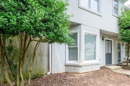 501 Defoors Lndg, Atlanta GA  30318-7541 exterior