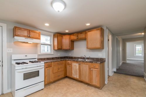 419 Ctr St, Waukegan IL 60085-3830 exterior