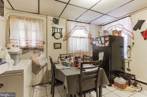 327 10 St, Darby PA 19023-1707 exterior