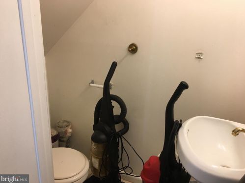 10741 Gloxinia Dr, Rockville MD 20852-3404 exterior