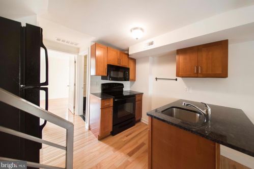 520 4 St, Philadelphia PA 19140-2417 exterior