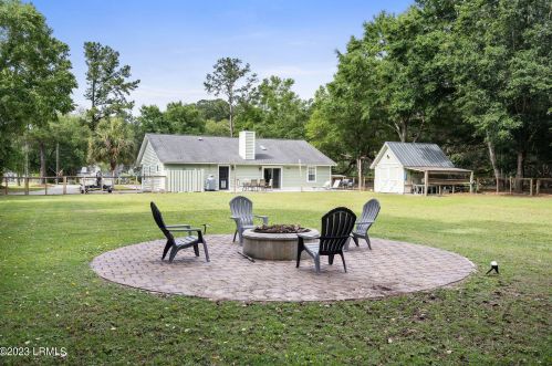 35 Grande Oaks Dr, Bluffton SC 29910-5502 exterior