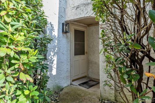 65 Park Gate Dr, Edison NJ 08820-4025 exterior