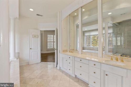 5802 Bent Twig Rd, Mc Lean VA 22101-1806 exterior