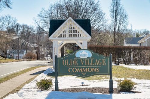 16 Olde Village Cir, Wallingford CT  06492-4848 exterior