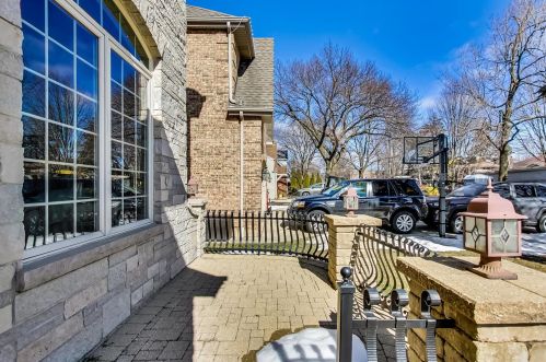 642 Euclid Ave, Elmhurst IL 60126-4338 exterior